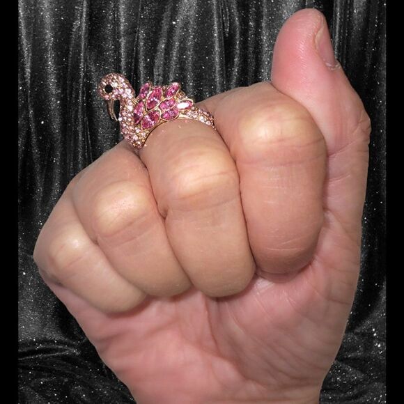 Unusual 3D Flamingo pink gems hook fashion ring - Picture 4 of 7